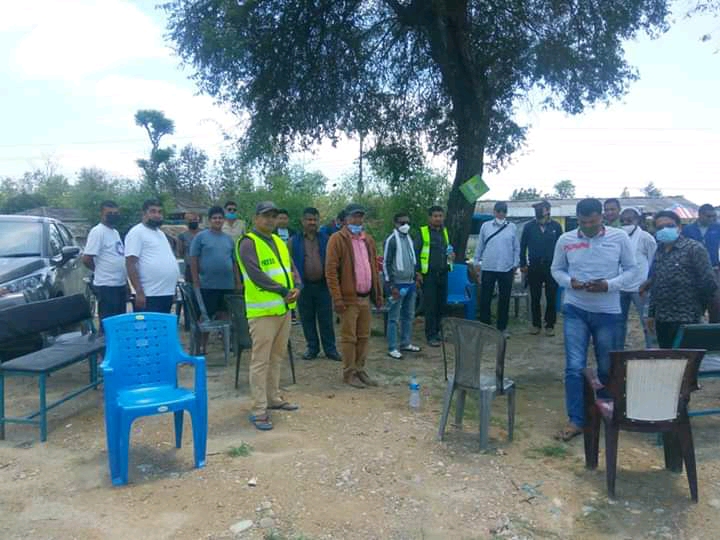 पत्रकार महासंघका केन्द्रीय सदस्य चौलागाईंले दिए सर्लाहीका पत्रकारलाई स्वास्थ्य सुरक्षा सामग्री