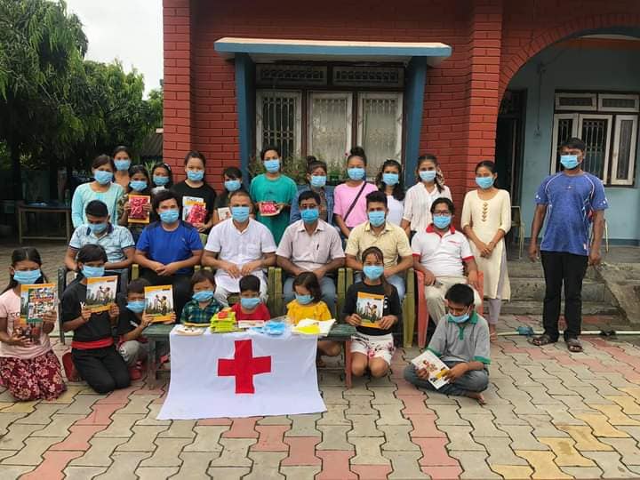 बालदिवसको अवसरमा युवा रेडक्रसद्वारा मिष्ठान भोजन