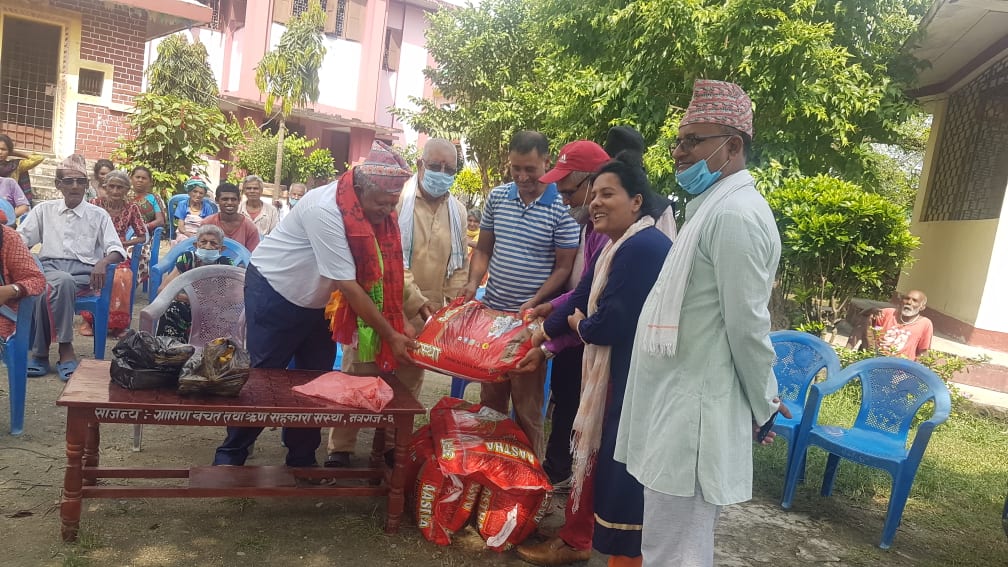 जन्मदिनको अवसरमा प्रदेश सांसद् उप्रेतीद्वारा वृद्धाश्रममा खाद्यान्न सहयोग