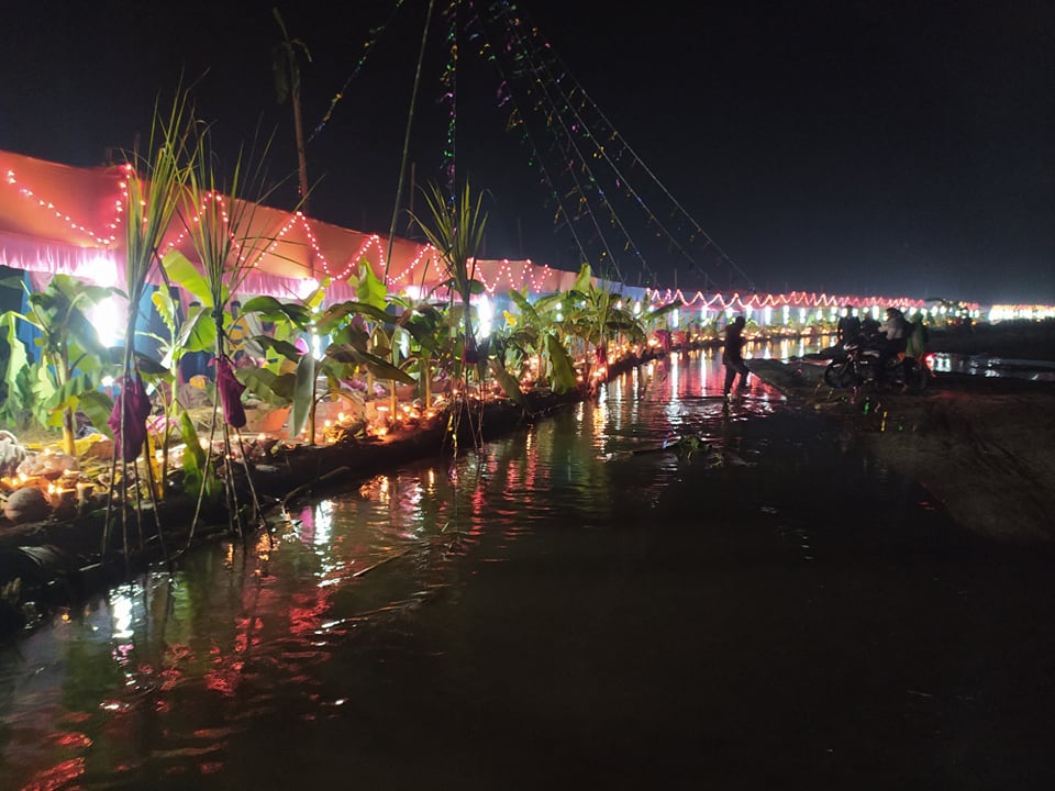 सर्लाही पनि रंगियो छठको सजियाघाटले (फोटो फिचर सहित)