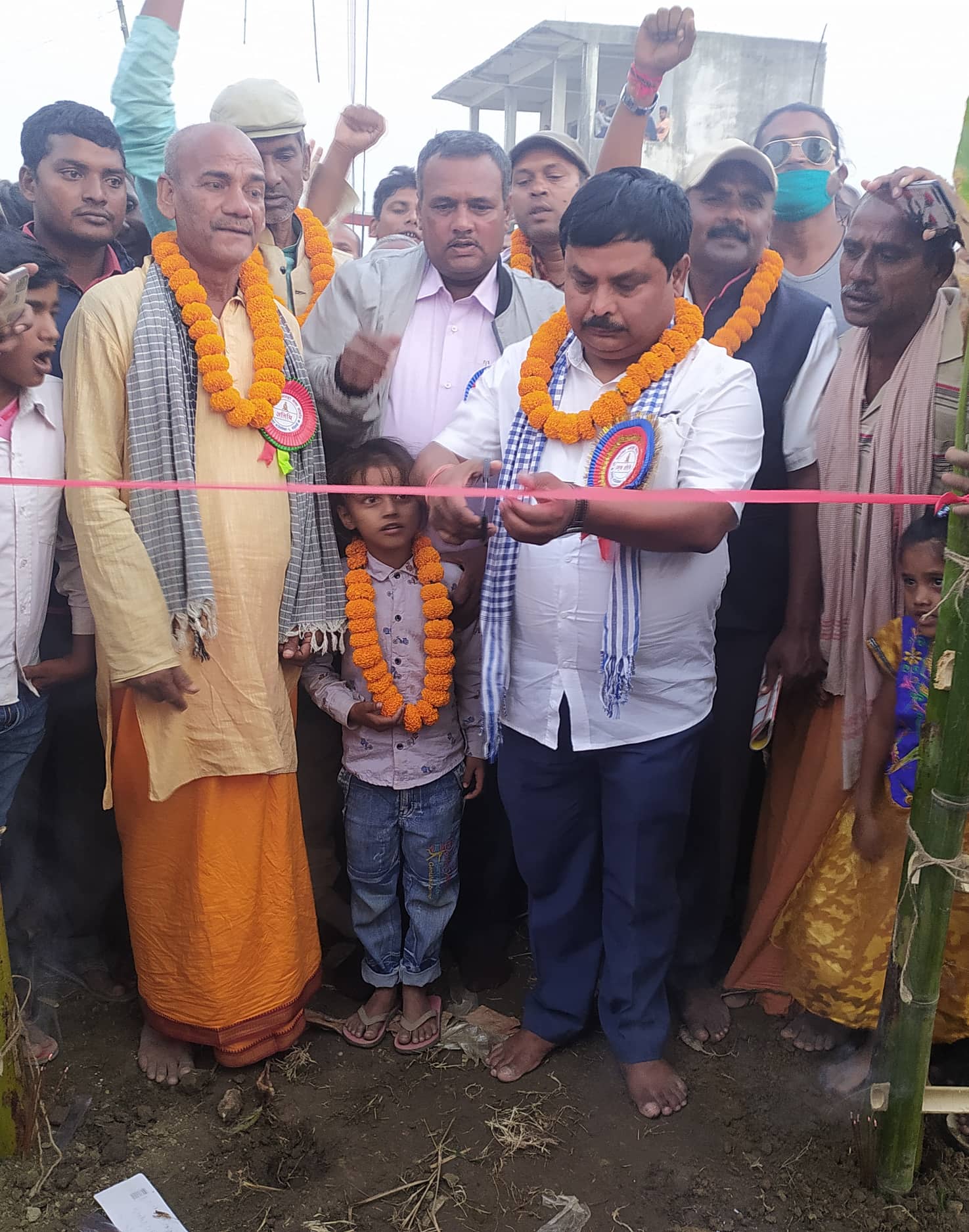 चक्रघट्टाको गोईयाहीमा आयोजित झण्डा मेलाको पूर्व सांसद साहद्वारा उद्घाटन
