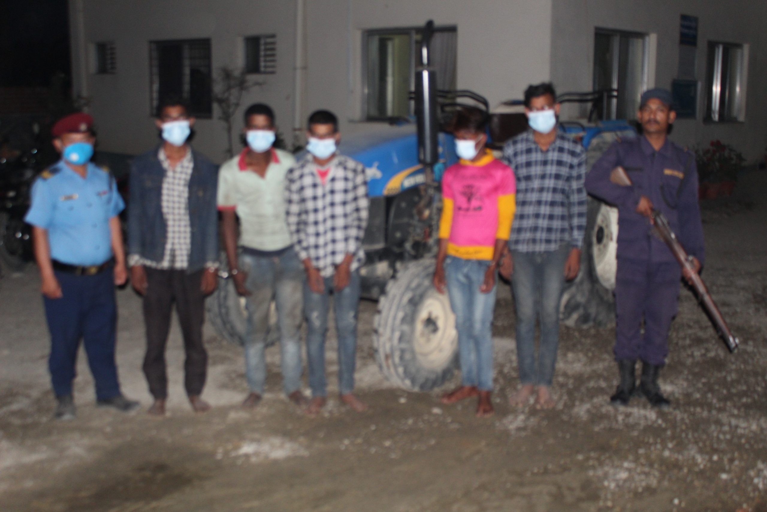 हरिवनबाट चोरी भएको ट्याक्टर बलराबाट बरामद्, ५ चोर पक्राउ
