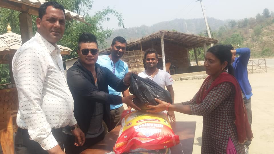 मनकारी जोनिसको पुकारी काम : जन्मोत्सवमा अग्नी पीडितलाई सहयोग