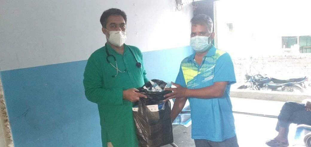 पत्रकारका लागि स्वास्थ्य सामग्री जुटाउँदै महासंघ, स्मुति सौम्या हेल्य केयरद्धारा मास्क र सेनिटाइजर प्रदान
