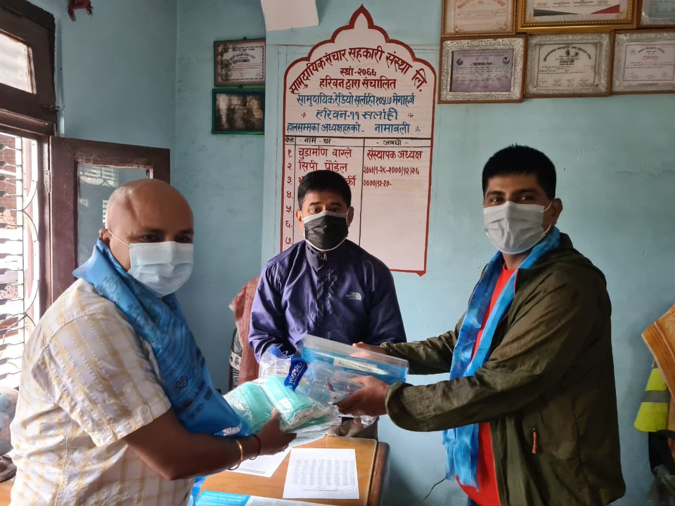 प्रदेश २ का सामुदायिक रेडियोहरुलाई स्वास्थ्य सुरक्षा सामग्री प्रदान