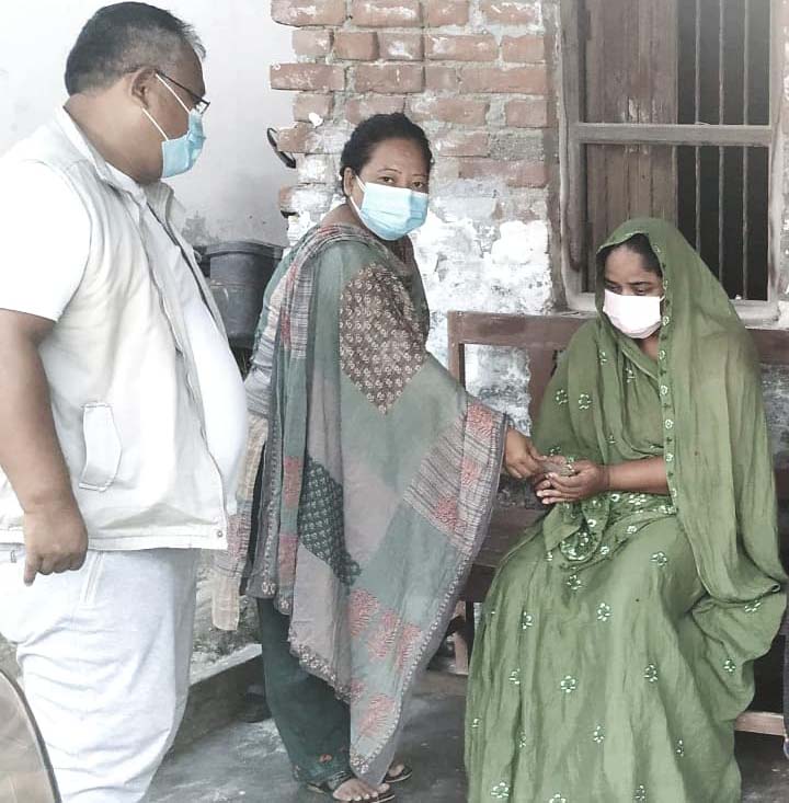 कोरोनाबाट मृत्यु भएका एमाले नेता स्व. चौधरीको परिवारलाई नगद सहयोग