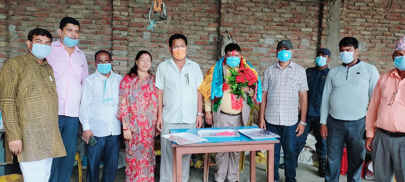 मन्त्री बनेर जिल्ला आएका कांग्रेस नेता सिंहलाई स्वागत