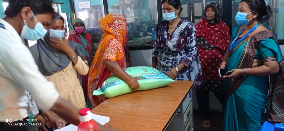 हरिवनमा अतिविपन्न दलित परिवारलाई राहत बाँडियो
