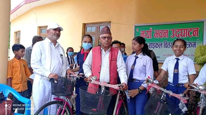 जनज्योति नमूना मा.वि. का ९० छात्रालाई साइकल वितरण