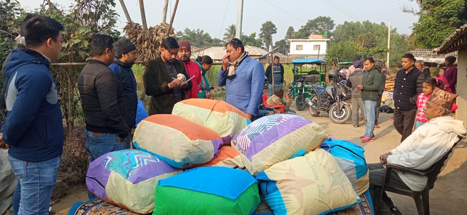 हरिवन कांग्रेसका युवा नेताद्वारा विपन्नलाई न्यानो कपडा प्रदान