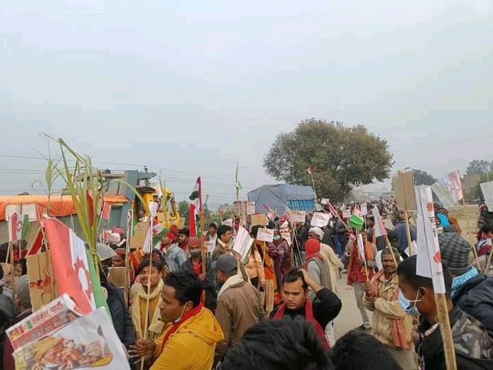 सिके राउतका कार्यकर्ताद्वारा उखुको लाक्रासहित प्रदर्शन