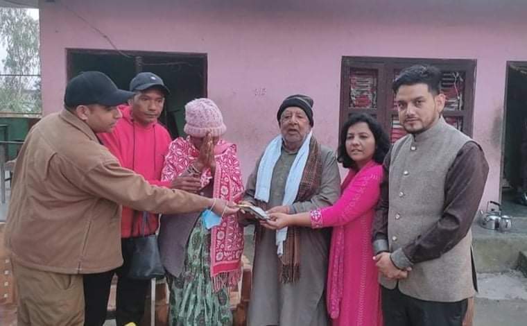 भाग्यलक्ष्मीले दिईन् वृद्दाश्रमलाई १ लाख