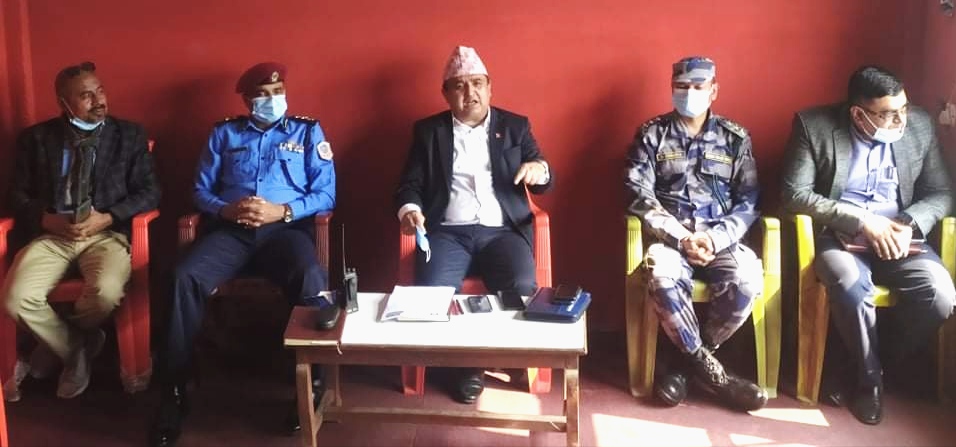 सुरक्षा अधिकारीद्वारा पत्रकारसँग अन्तरक्रिया