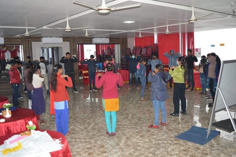 जीवन उपयोगी सीप सिक्दै मधेशका किशोर-किशोरी