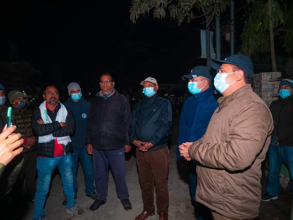 मलंगवामा सडक मानवकाे अवस्था अवलाेकन, पत्रकार क्षेत्रीले गरे १० हजार सहयोग