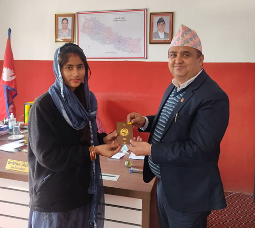 सर्लाहीमा पनि ई–पासपोर्ट वितरण थालियो
