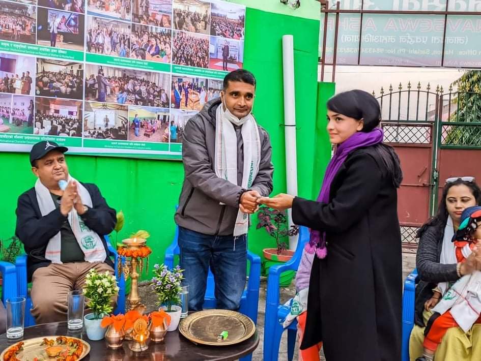 सर्लाहीका एसपी प्रसाईंद्वारा आश्रममा सहयाेग
