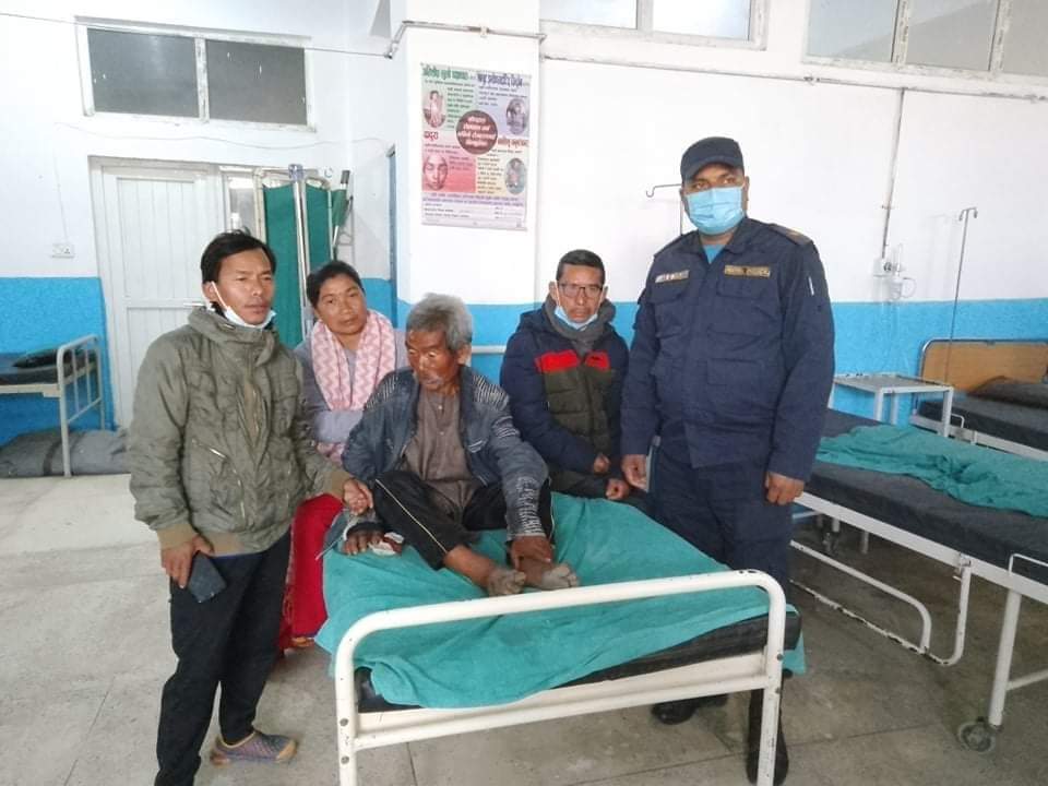 अचेत अवस्थामा फेला परेका वृद्धको उद्धार