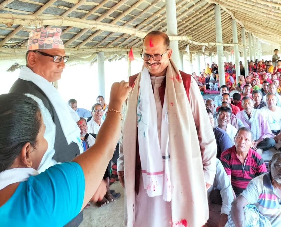 एमालेका जिल्ला नेताहरुलाई सम्मान