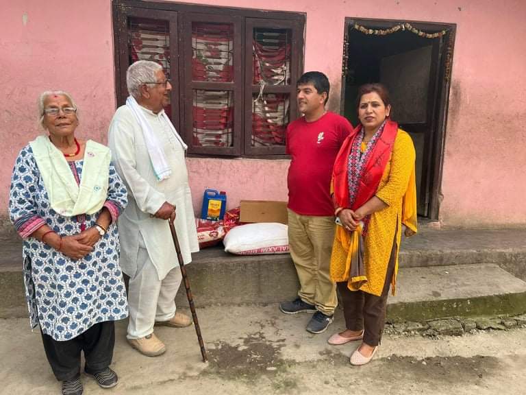 कांग्रेस नेतृ पन्तले दिईन्, जन्मदिनकाे अवसरमा वृद्दाश्रममा खाद्यान्न