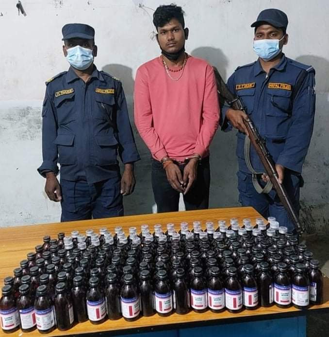 १५० बाेतल लागूपदार्थ नेपालतर्फ भित्र्याउँदै गर्दा भारतीय नागरिक पक्राउ