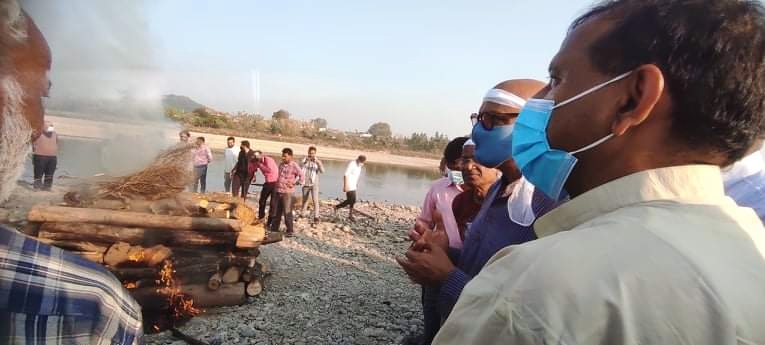 स्व. केडियाकाे दाहसंस्कारमा मुख्यमन्त्री राउत आए