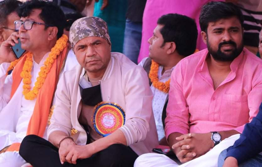 भारतीय चर्चित हास्य कलाकार राजपाल यादव मलंगवा आईपुगे, सेल्फि खिच्न तँछाडमछाड (फाेटाे फिचर)