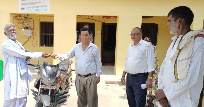 चन्द्रनगरका वडाध्यक्ष महतोले फिर्ता गरे सरकारी मोटरसाइकल
