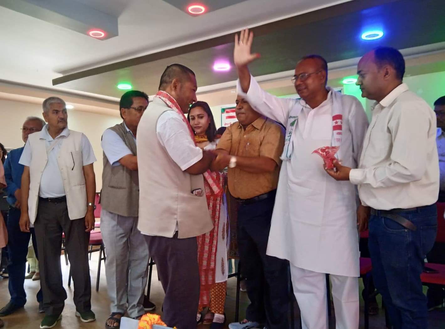 माओवादीबाट निर्वाचित वडाध्यक्षसहित १० जना जनप्रतिनिधि कांग्रेसमा प्रवेश
