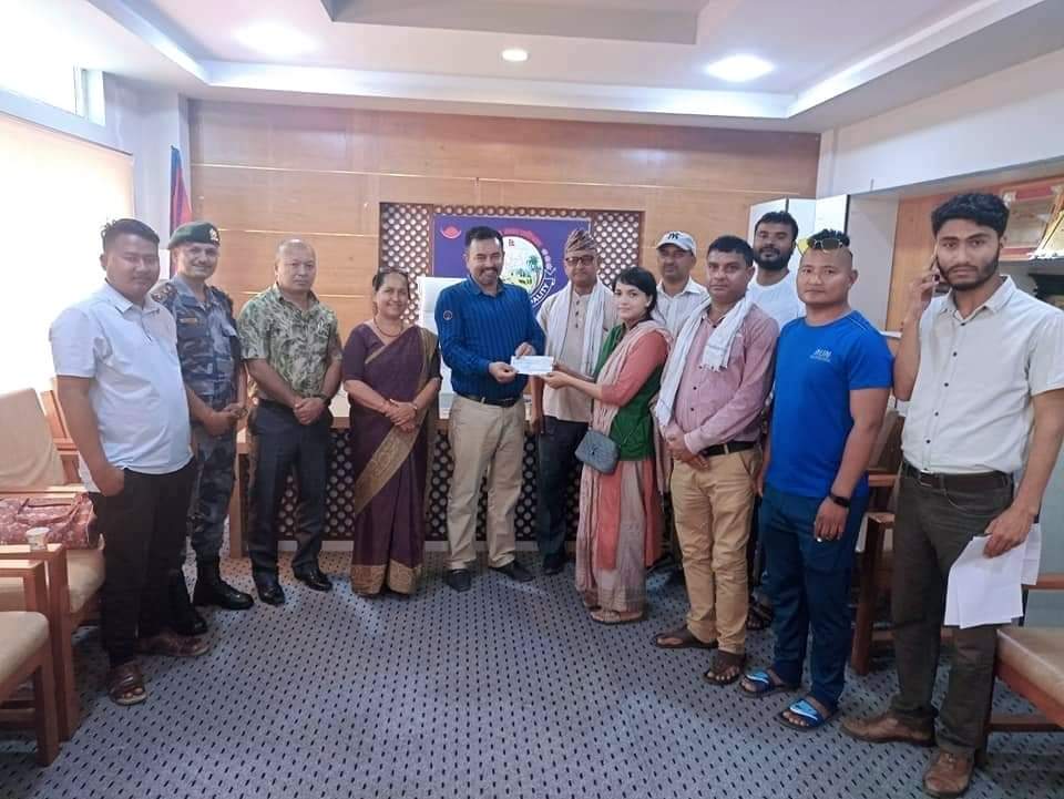 हरिवन नगरपालिकाले दियाे मानव सेवा आश्रमलाई साँढे ९ लाख रूपैंया