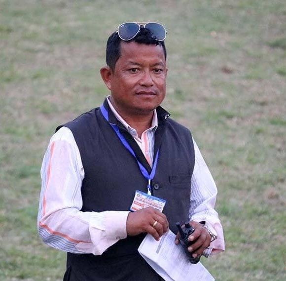 माओवादीबाट निर्वाचित वडाध्यक्ष लामा एमालेमा प्रवेश