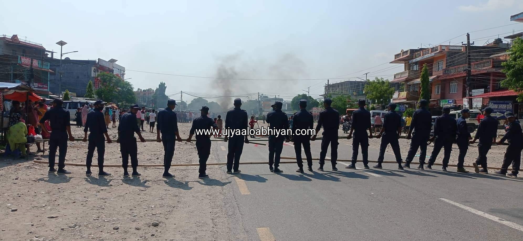 माओवादीद्वारा हरिवनमा अवरुद्ध पूर्व–पश्चिम राजमार्ग खुल्यो