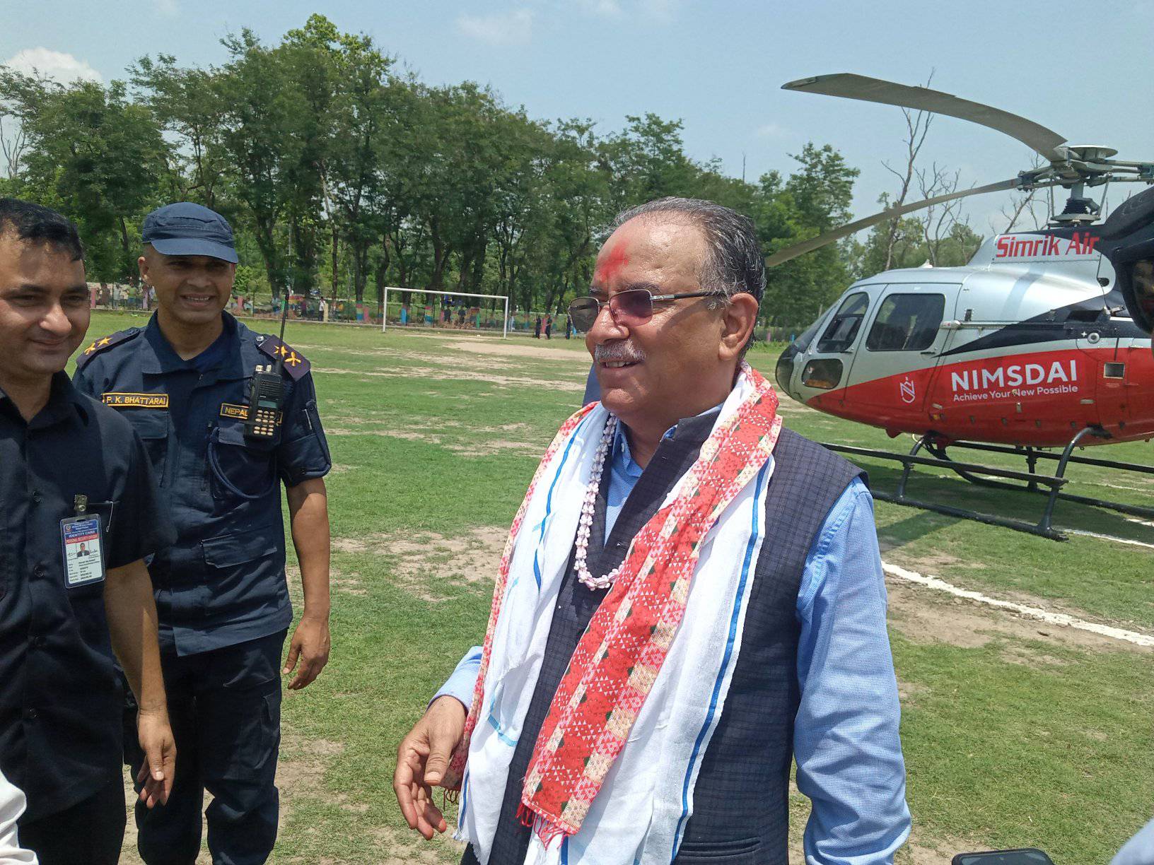 हेलिकप्टरबाट लालबन्दीमा उत्रिएका प्रचण्ड खाना खाएर हरकठवातर्फ फर्कीए, लालबन्दीमा केही छिनमा पुनः आउने