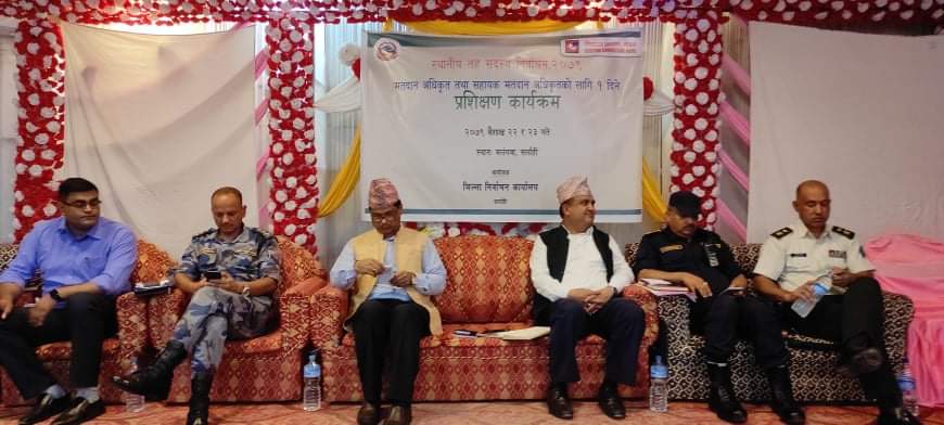 मतदान केन्द्रमा खट्ने ६०० कर्मचारीलाई तालिम दिईयाे, भाेली ६०० लाई दिईने