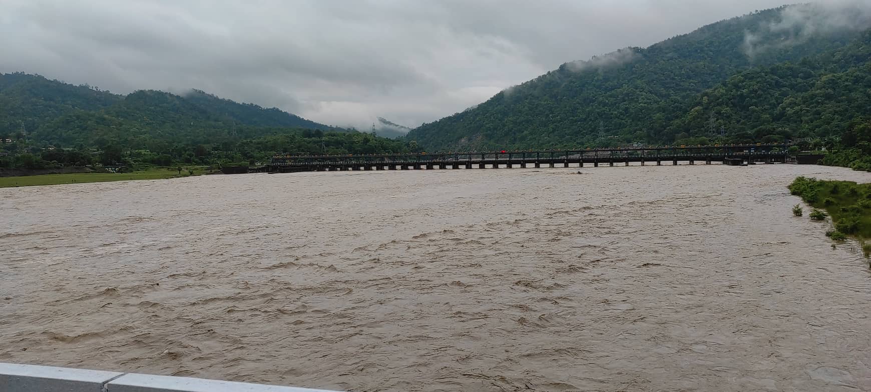 सर्लाहीमा १५ घण्टादेखि अविरल वर्षा, बागमती ड्यामको सबै ढोका खोलियो