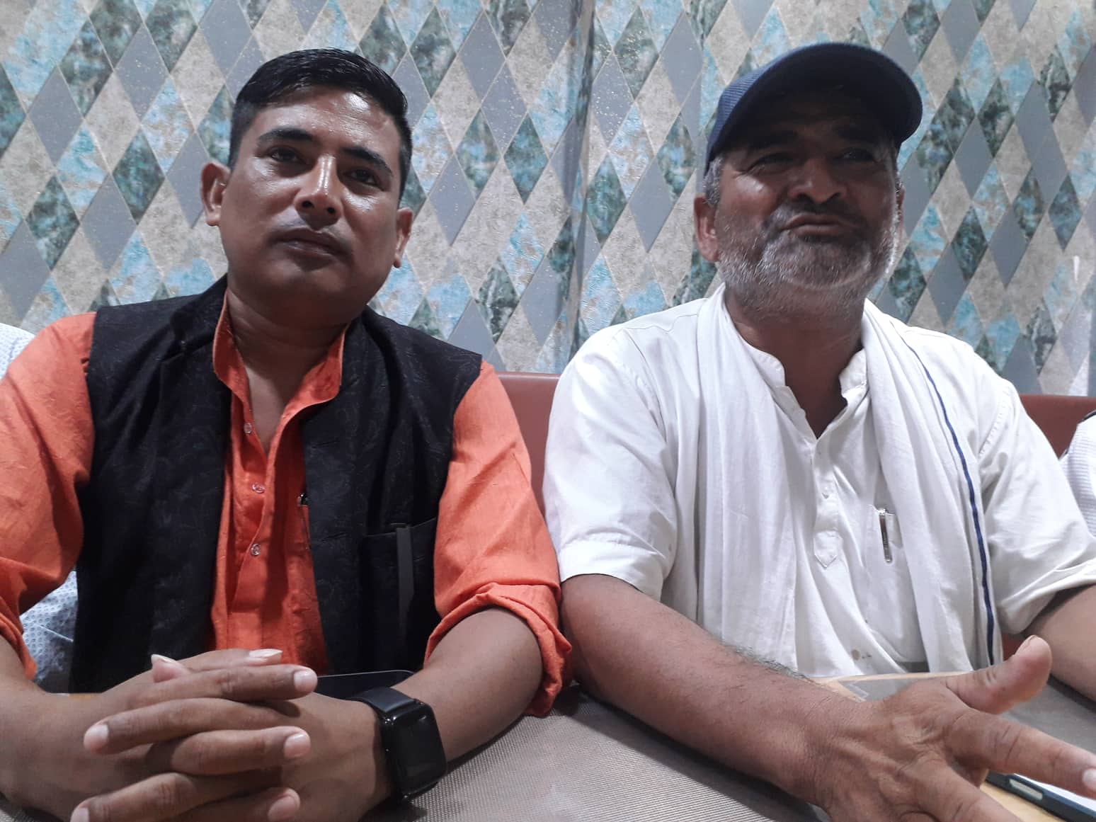 ‘बागी’ उम्मेद्वारी दिएका एमालेका मानबहादुर र माओवादीका राजनले भने, ‘हामीले पार्टी परित्याग गरिसक्यौं’