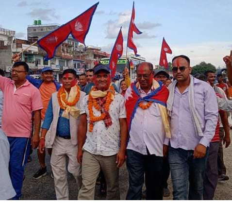 एमालेका ´बागी` मानबहादुरले ‘पुतली’ पाए