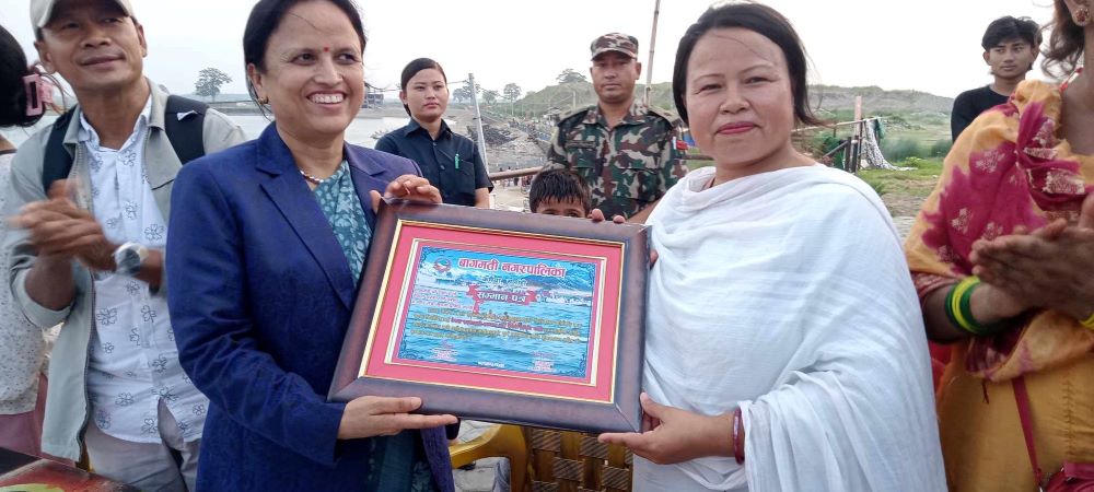 संचारमन्त्री रेखा शर्मा बागमतीमा सम्मानित