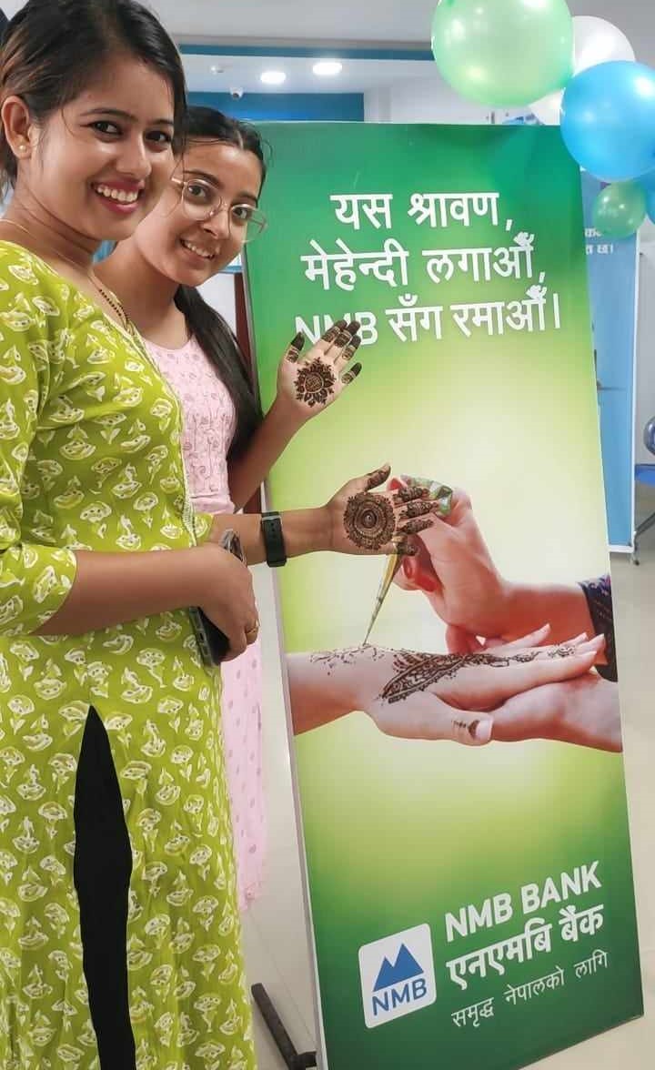एनएमबी बैंकले लगाइदियो महिला ग्राहकलाई निःशुल्क मेहन्दी