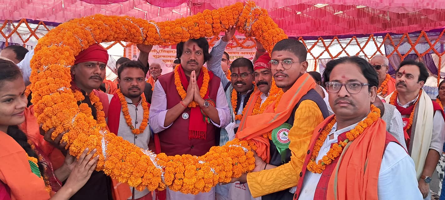 सिके राउतलाई एक क्विन्टलको माला, डा. गुणेश्वर झा जनमत पार्टीमा प्रवेश