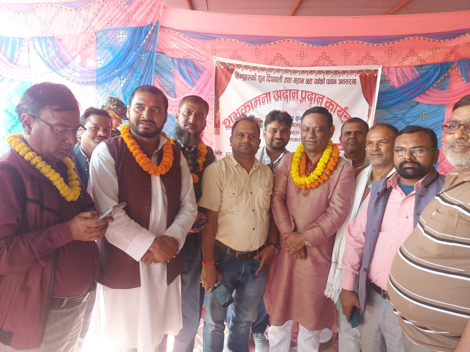 वन मन्त्री महतोले बयलवासमा भेटे कार्यकर्ता