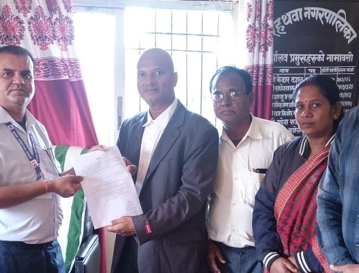 जनमतले नगरपालिकामा ज्ञापन पत्र बुझायो, प्राथमिक स्वास्थ्य केन्द्रलाई ५० बेडको बनाउन माग