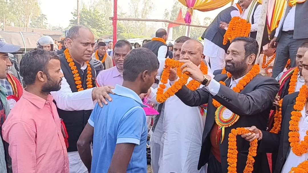 खैर्बा बजारमा कांग्रेसको पार्टी प्रवेश कार्यक्रम सम्पन्न