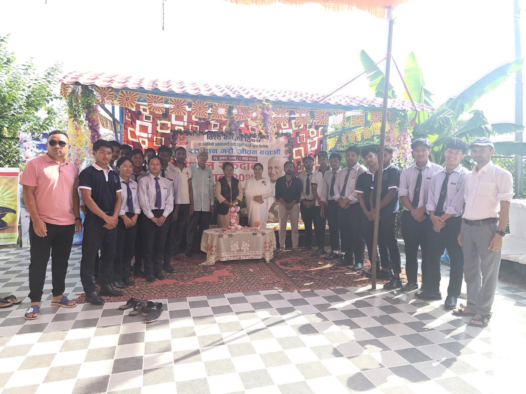 ओमशान्तिमा ७४ जनाद्वारा रक्तदान