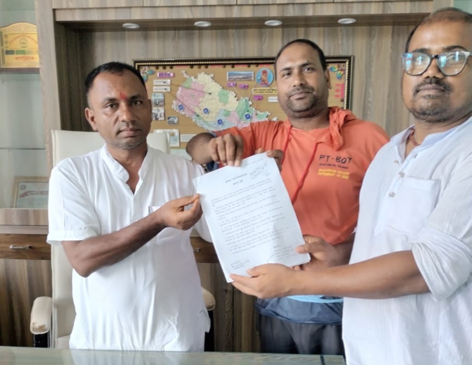 हरिवनका व्यापारीले बुझाए नगरपालिकामा ९ बुँदे मागसहित पत्र