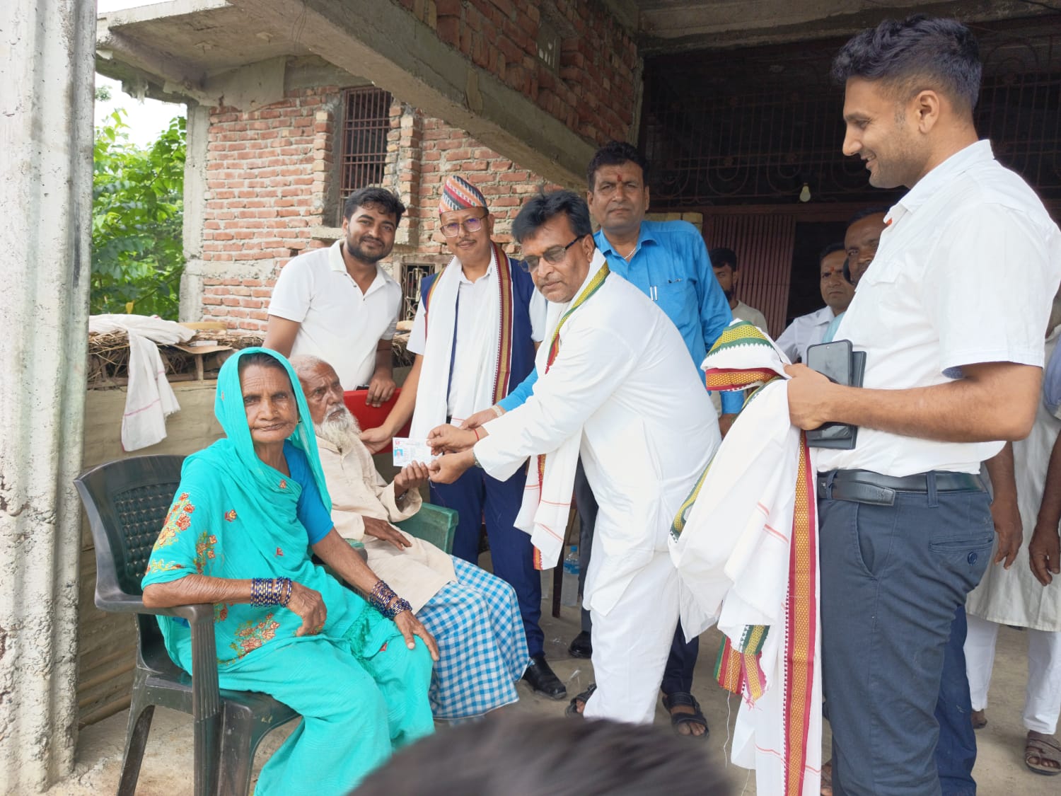 घरमै पुगेर नागरिकता प्रदान