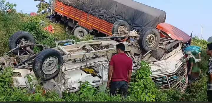 ट्रक र पिकअप ठोक्किए, दुबै चालक घाइते