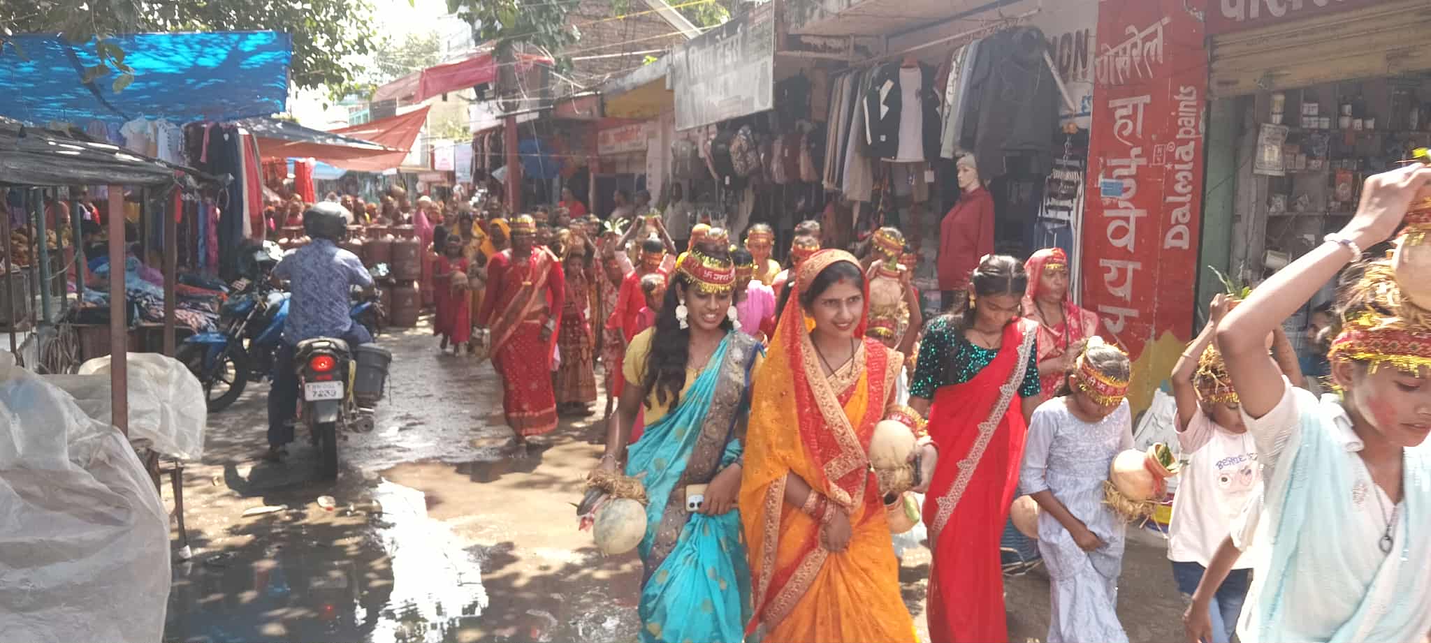 दुर्गा पूजाको अवसरमा निकालियो कलश यात्रा