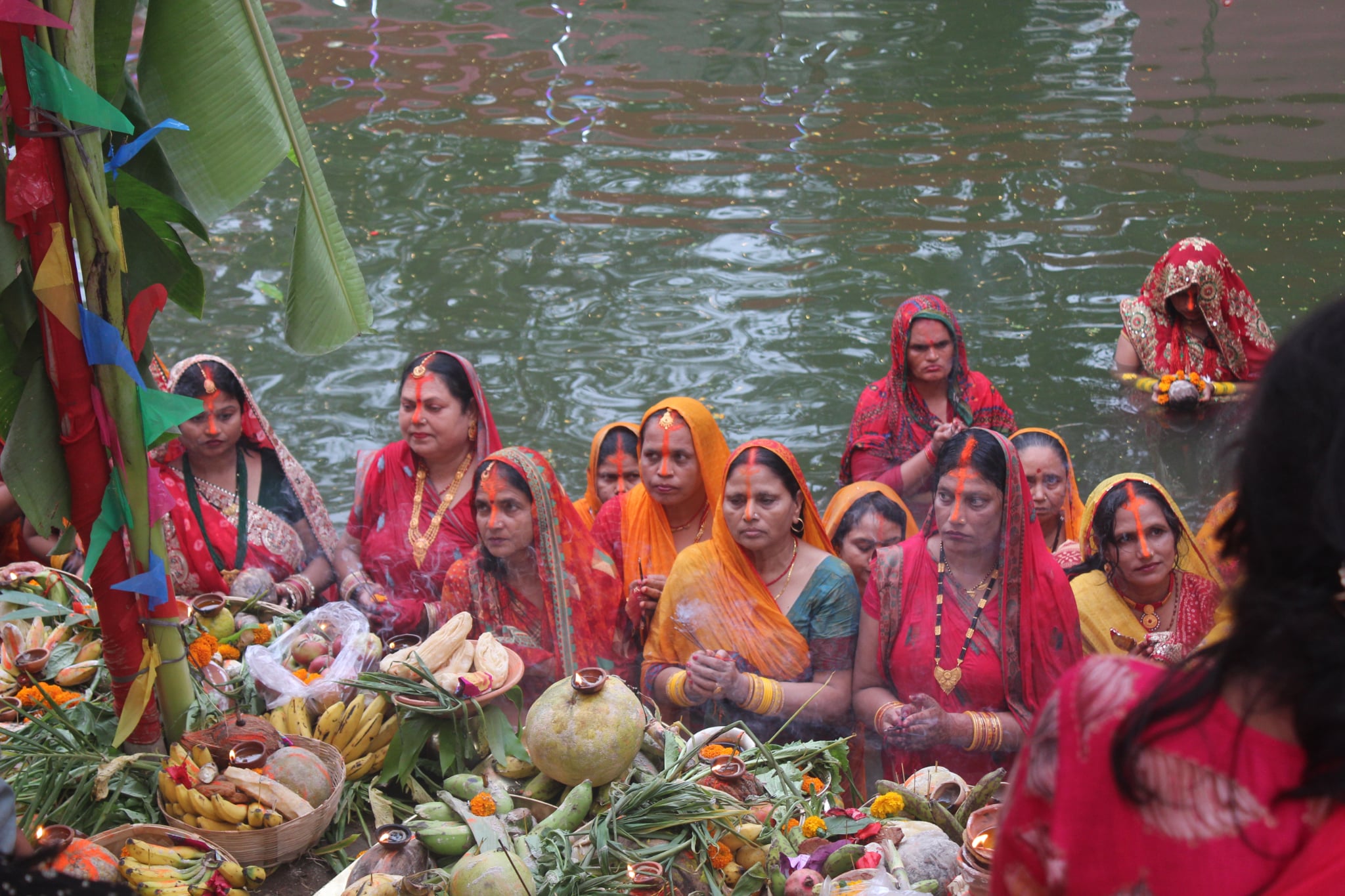गुन्जयमान छन् छठघाट (हेर्नुस् तस्बीर)