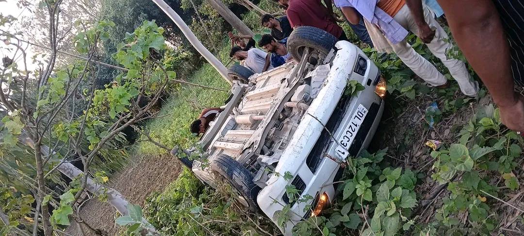 ठोक्किएर पल्टिए कार र मोटरसाइकल, एक जना घाइते